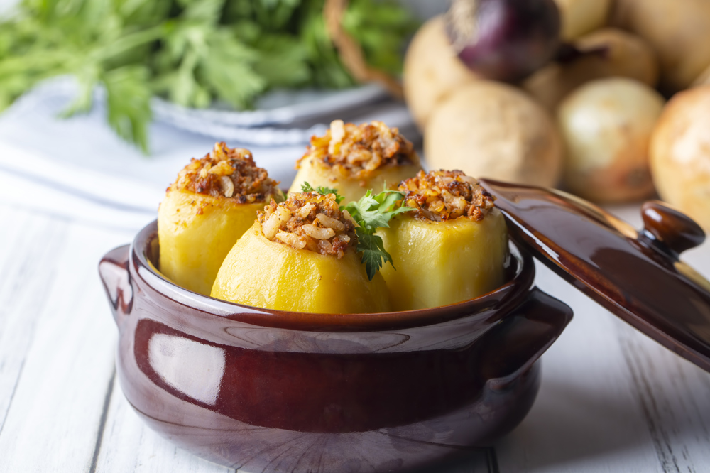 1 Tencere soğan dolması.